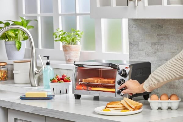 BLACK+DECKER 4-Slice Toaster Oven, TO1313SBD, Even Toast, 4 Cooking Functions Bake, Broil, Toast and Keep Warm, Removable Crumb Tray, Timer - Image 4
