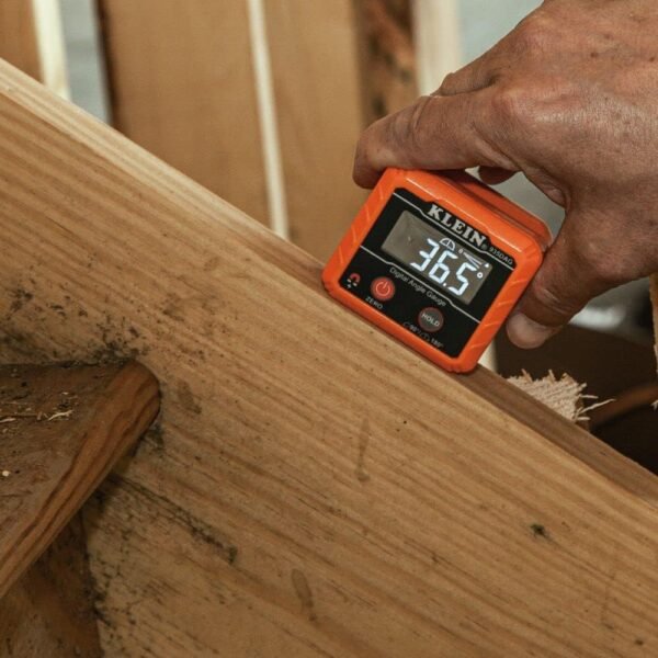 Klein Tools 935DAG Digital Electronic Level and Angle Gauge, Measures 0 - 90 and 0 - 180 Degree Ranges, Measures and Sets Angles - Image 4