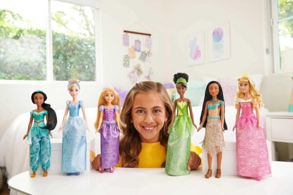 Mattel Disney Princess Toys, Fashion Doll Toy Set with 13 Dolls in Sparkling Clothing & Accessories, Inspired by the Movies (Amazon Exclusive) - Image 5